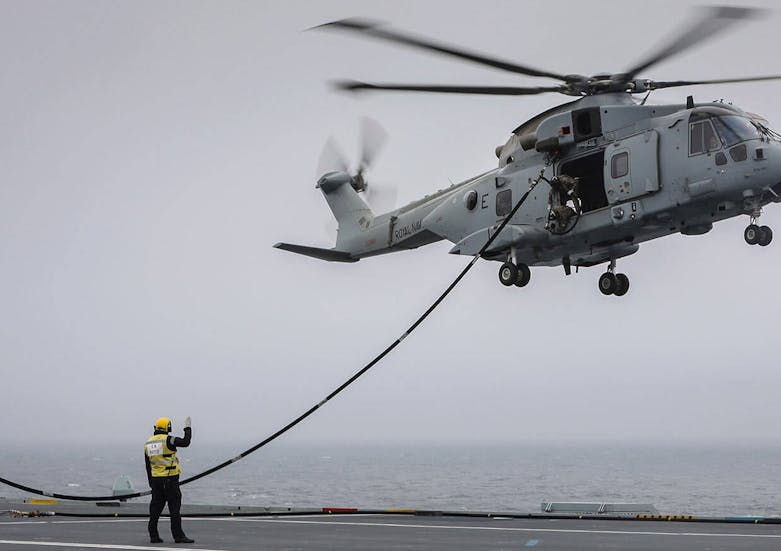 Helicopter-In-Flight-Refuelling